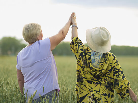 Sabies que… Els beneficis de la socialització en persones grans davant diverses malalties
