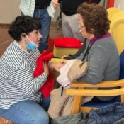 La alcaldesa de Santa Coloma de Gramenet, Mireis González, visita la residencia de Mayores Lantus Olimpo en Santa Coloma